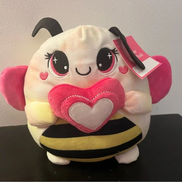 Cute Bee Plush with Heart - Picture 1 of 2